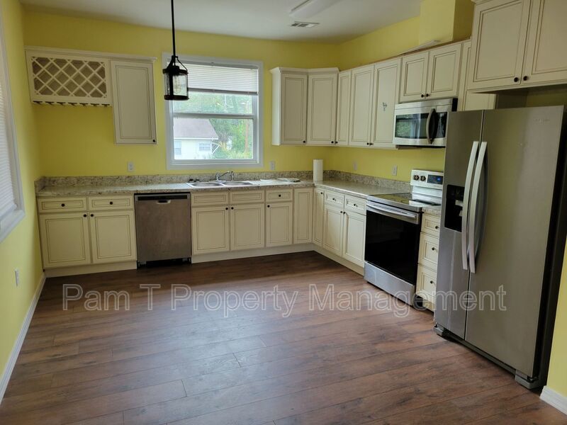 4-Bedroom Apartment on E 37th | Two Baths & Washer/Dryer property image