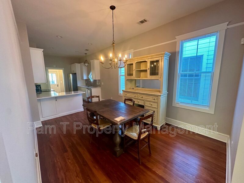 Beautiful 2 bedroom in Victorian District property image