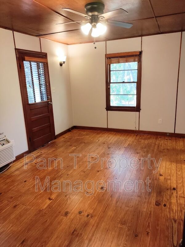 Cozy 1 bedroom/1 bath off of Ferguson property image