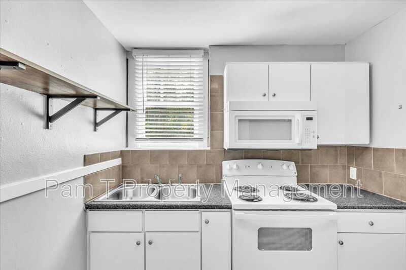 Quaint 2 bedroom apartment in the heart of Mid-town! property image