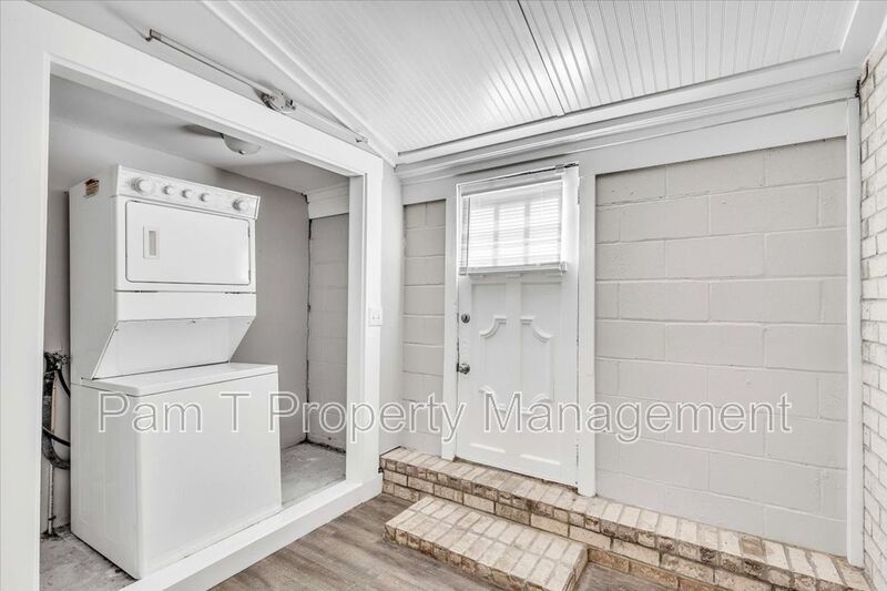 Quaint 2 bedroom apartment in the heart of Mid-town! property image