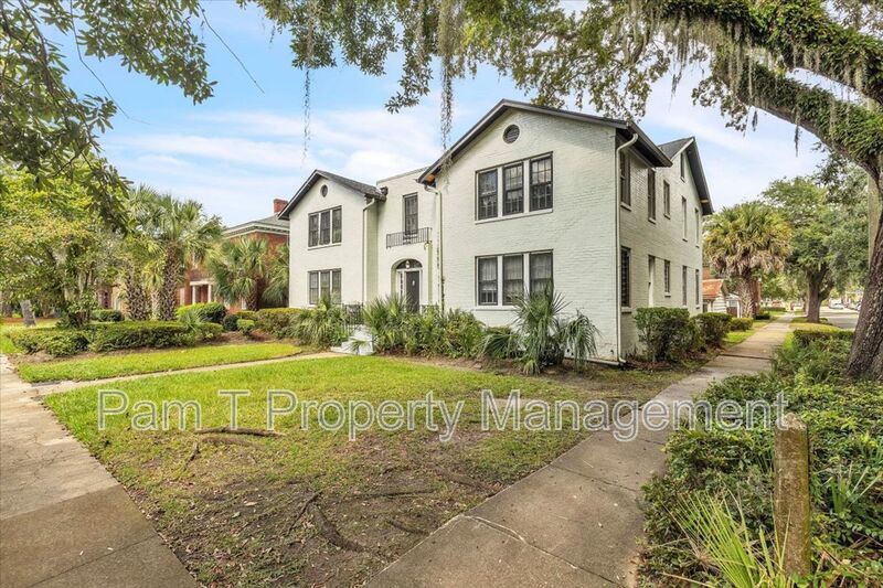 Large 1 bedroom across from Daffin Park property image