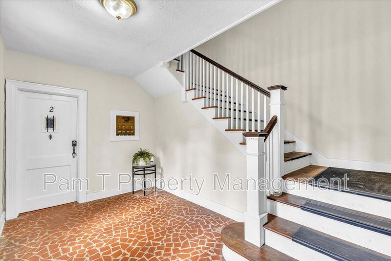 Large 1 bedroom across from Daffin Park property image