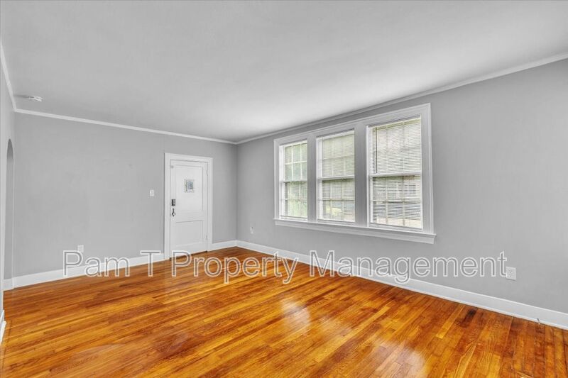 Large 1 bedroom across from Daffin Park property image