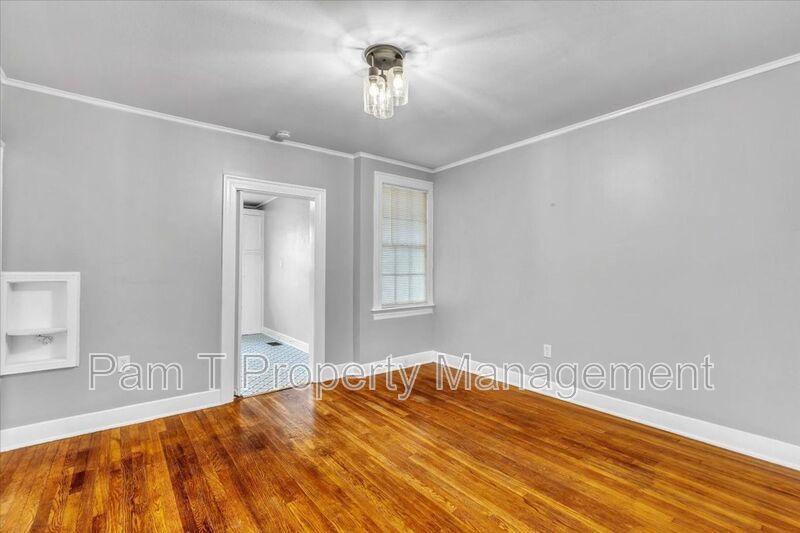 Large 1 bedroom across from Daffin Park property image