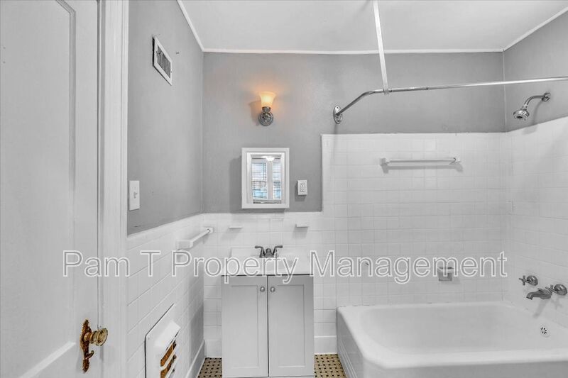 Large 1 bedroom across from Daffin Park property image