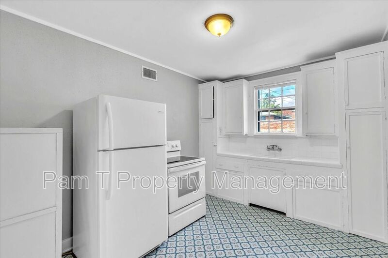 Large 1 bedroom across from Daffin Park property image