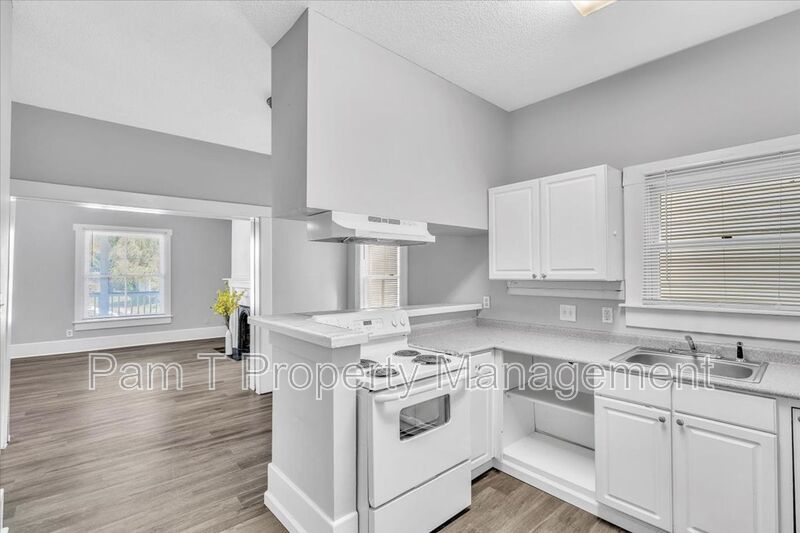 3 bedroom 2 bath Downtown Savannah apartment property image