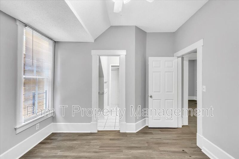 3 bedroom 2 bath Downtown Savannah apartment property image