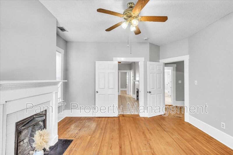 3 bedroom 2 bath Downtown Savannah apartment property image