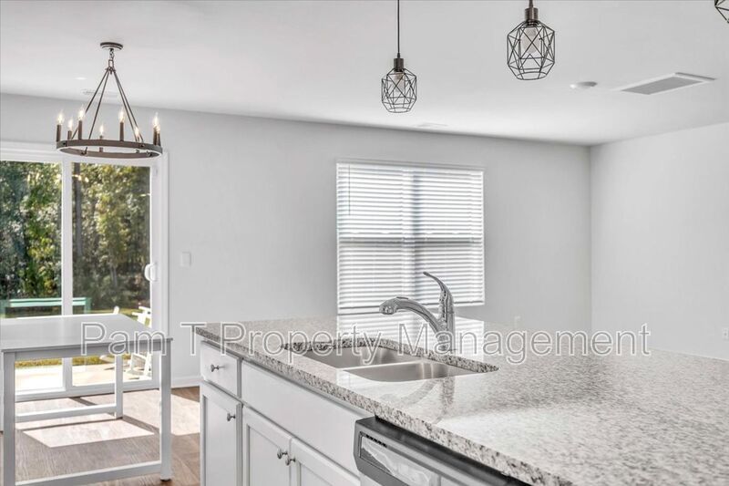 5 bedroom home in Bloomingdale property image