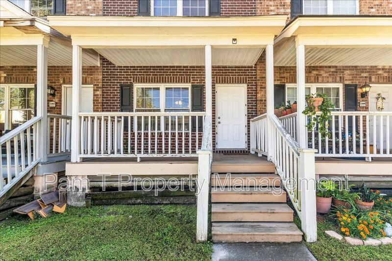 Charming 2 Bedroom townhouse property image