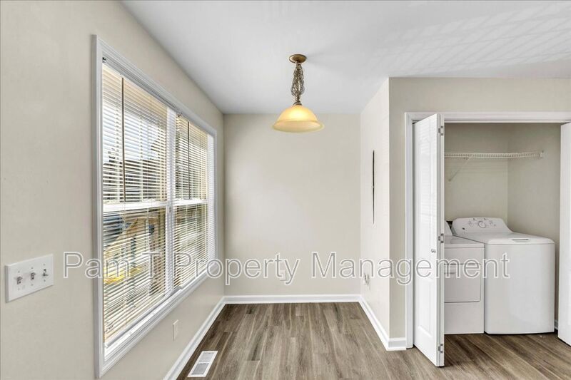 Charming 2 Bedroom townhouse property image