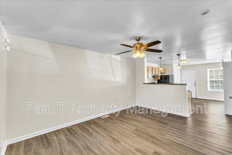 Charming 2 Bedroom townhouse property image