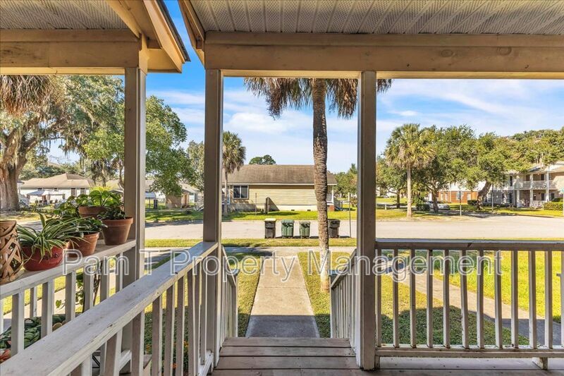 Charming 2 Bedroom townhouse property image