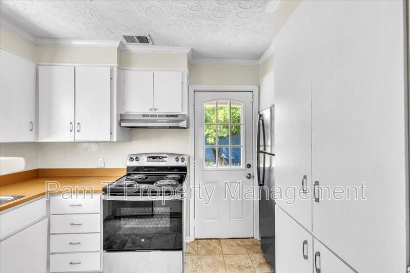 Convenient Midtown 3 bedroom home property image