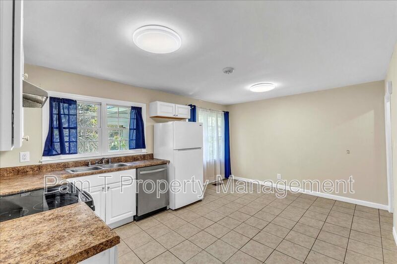 Charming 3-Bed / 2-Bath Home in Savannah property image