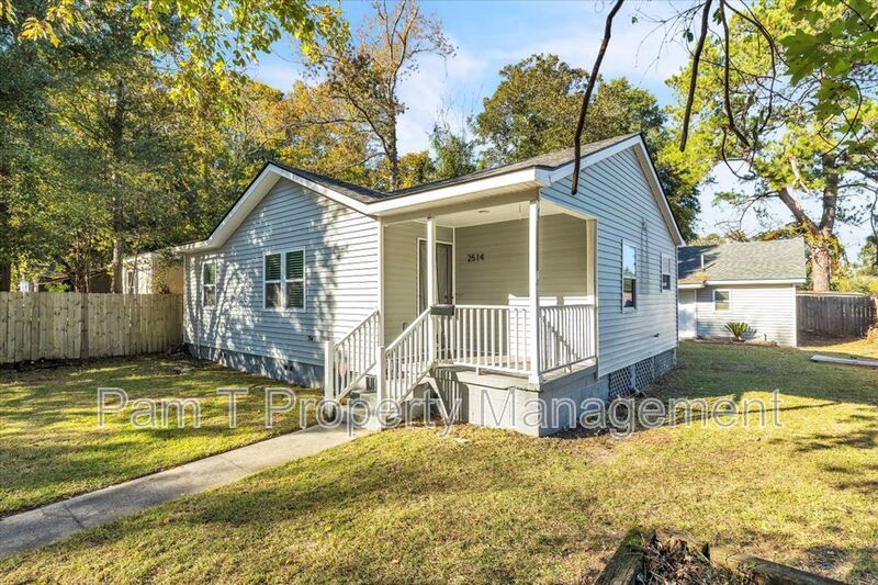 3 bedroom home with mother-in-law apartment in back property image