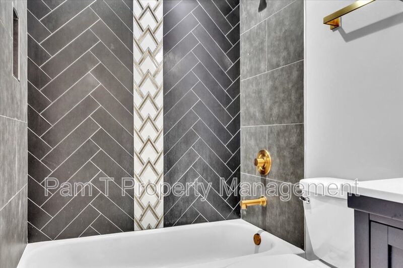 3 bedroom home with mother-in-law apartment in back property image