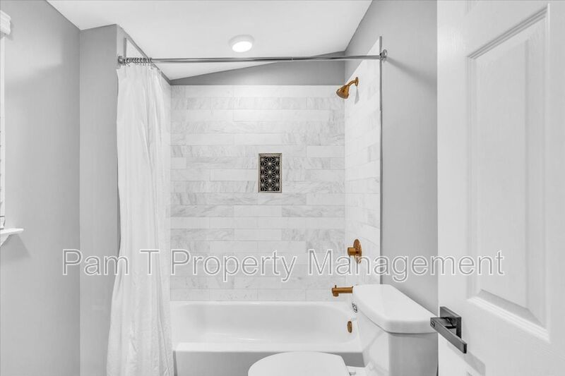 3 bedroom home with mother-in-law apartment in back property image