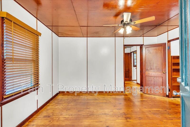 1 bedroom off of Ferguson property image