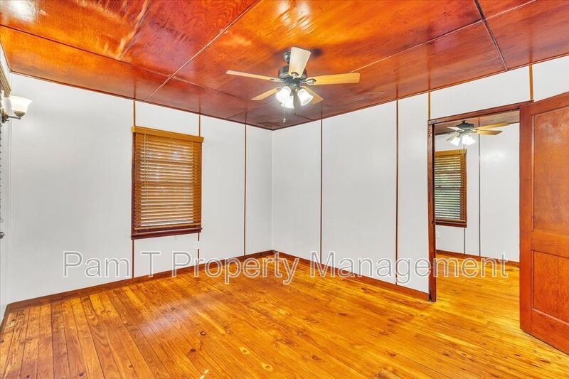 1 bedroom off of Ferguson property image