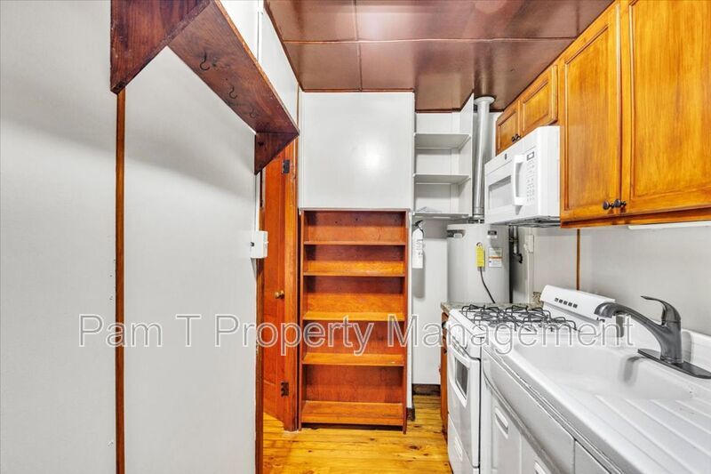 1 bedroom off of Ferguson property image