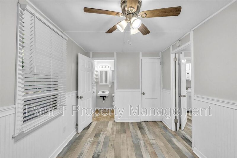 Cozy 1 bedroom/1 bath off of Ferguson property image