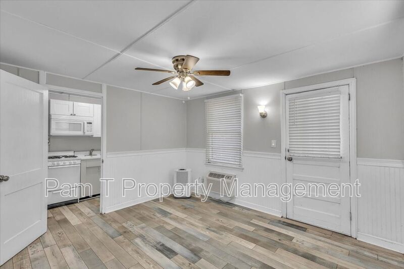 Cozy 1 bedroom/1 bath off of Ferguson property image