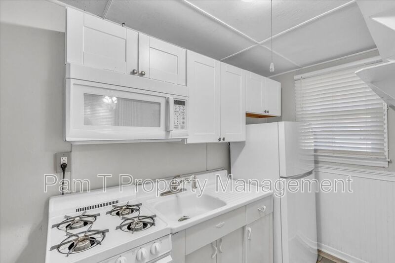 Cozy 1 bedroom/1 bath off of Ferguson property image