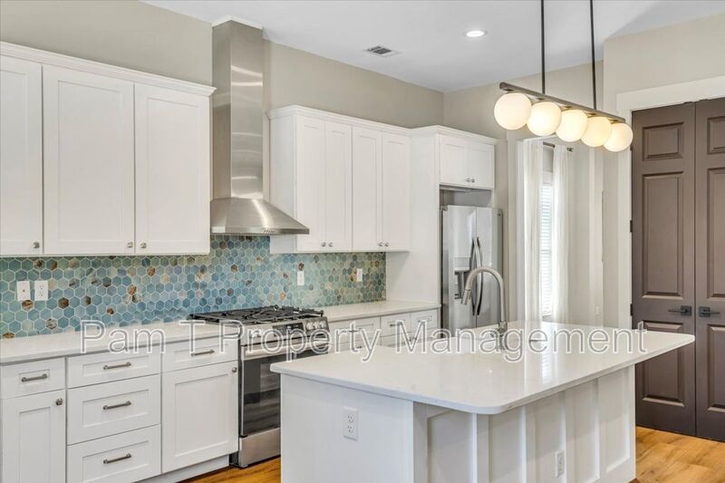 Downtown 4 bedroom home property image