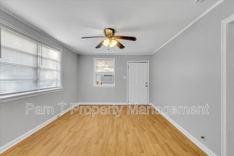 Bright & Freshly Updated 2-Bedroom Upstairs Unit property image