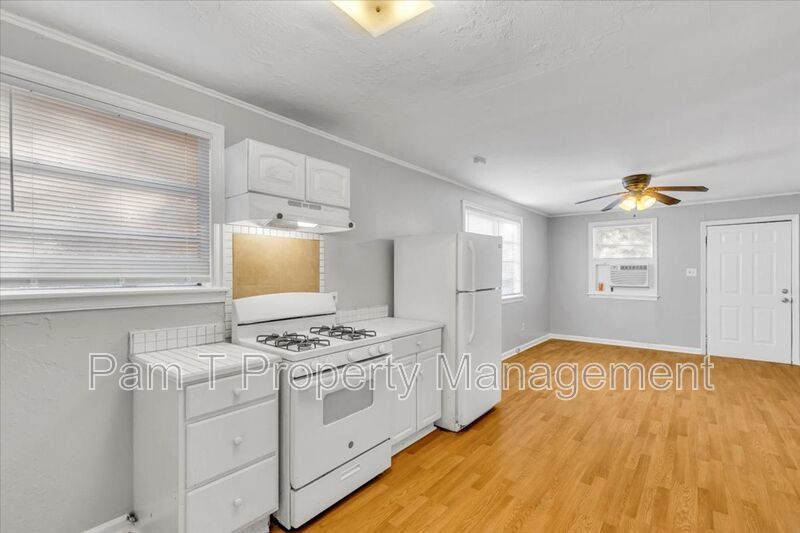 Bright & Freshly Updated 2-Bedroom Upstairs Unit property image