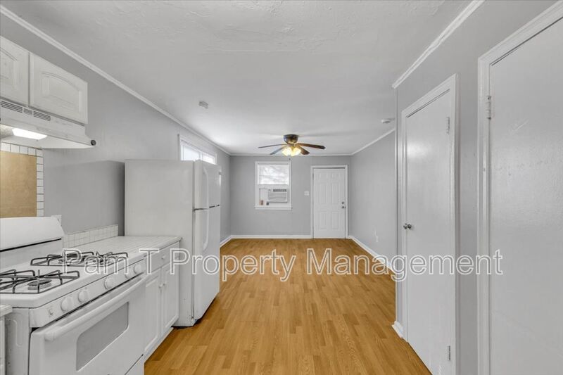 Bright & Freshly Updated 2-Bedroom Upstairs Unit property image