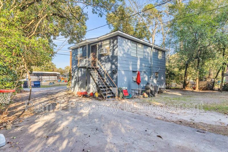 Bright & Freshly Updated 2-Bedroom Upstairs Unit property image