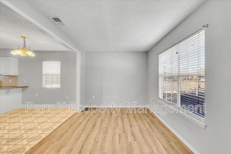 3 bedroom home in Liberty City property image