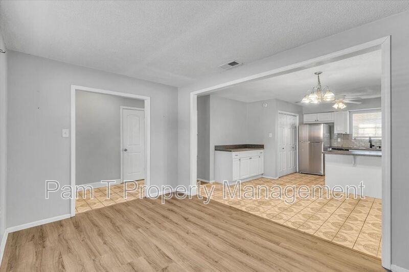 3 bedroom home in Liberty City property image