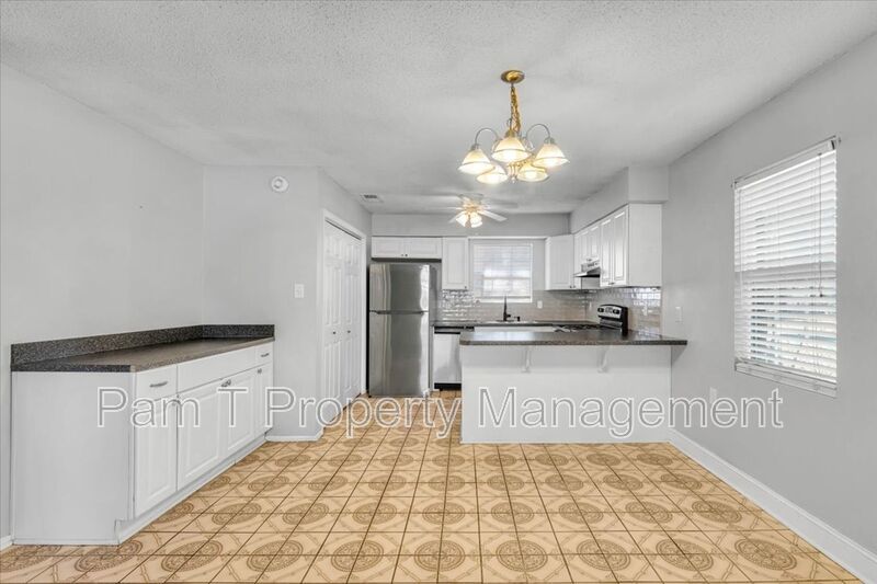 3 bedroom home in Liberty City property image