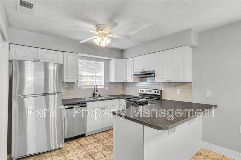 3 bedroom home in Liberty City property image