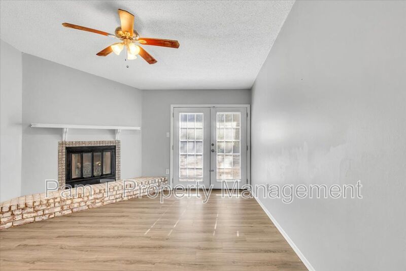 3 bedroom home in Liberty City property image