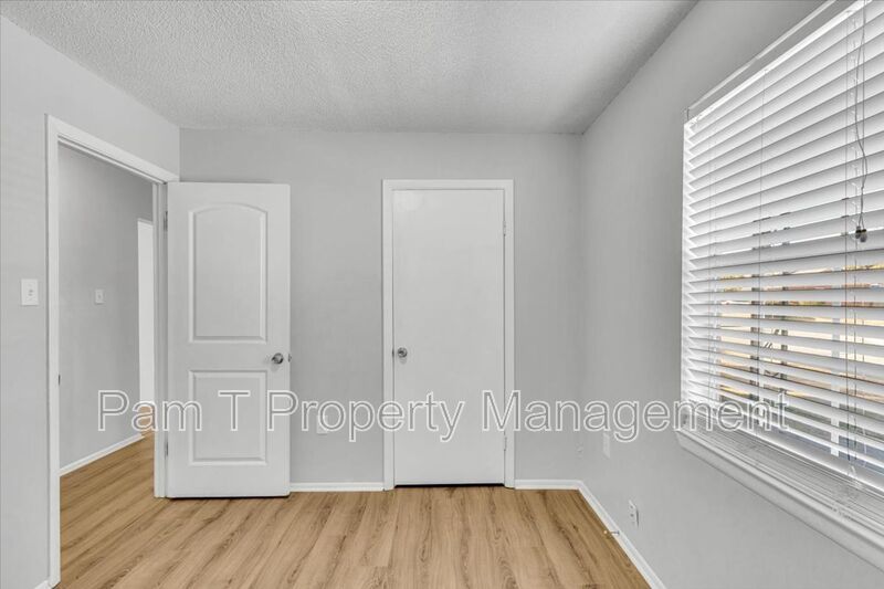 3 bedroom home in Liberty City property image