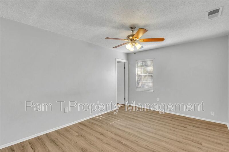 3 bedroom home in Liberty City property image