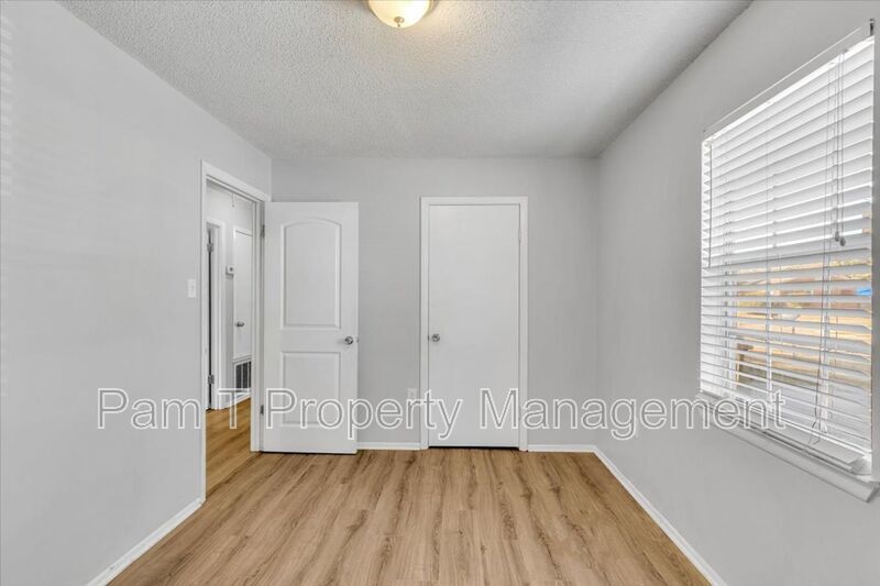 3 bedroom home in Liberty City property image