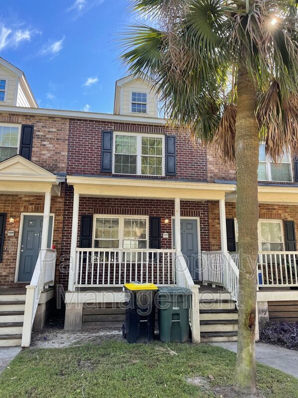 Great downtown townhome property image