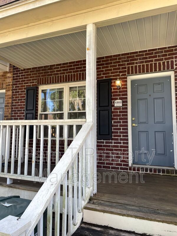 Great downtown townhome property image