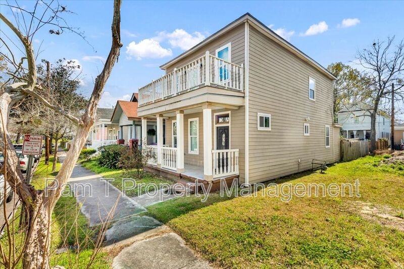 Beautiful 4 bedroom home downtown property image