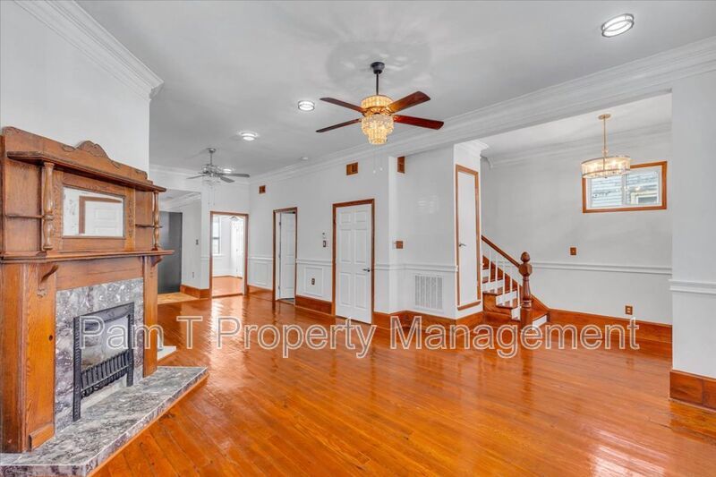 Beautiful 4 bedroom home downtown property image