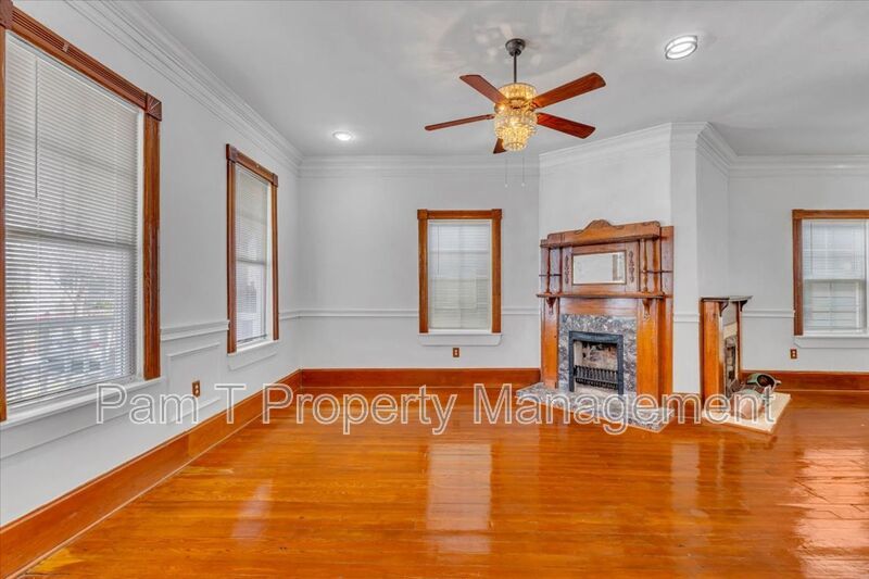 Beautiful 4 bedroom home downtown property image