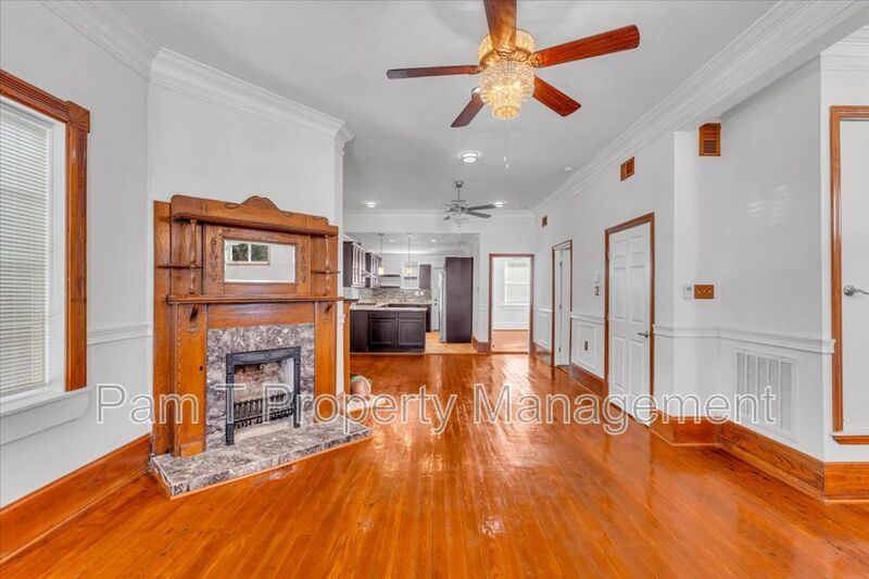 Beautiful 4 bedroom home downtown property image