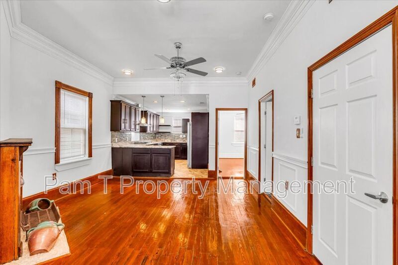 Beautiful 4 bedroom home downtown property image